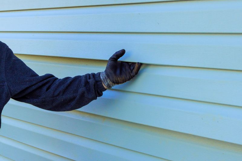 Final Quality Check of Vinyl Siding